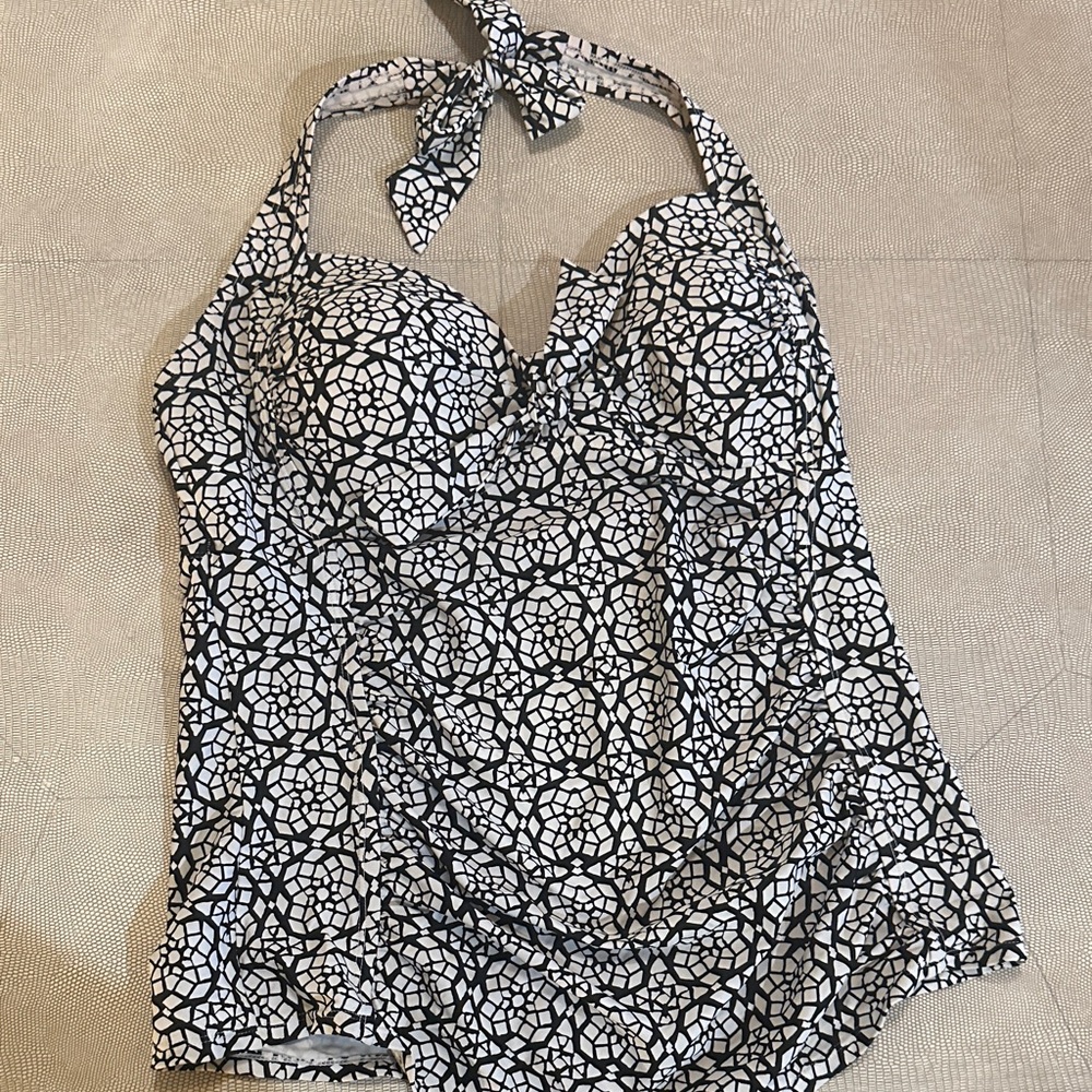 Kona Sol Black and White Geometric Bikini Top
